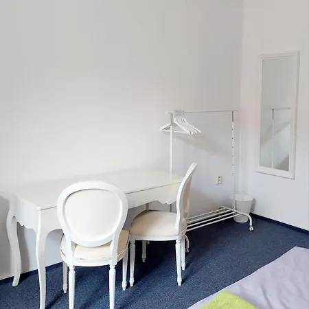 Just 3 Min Walk Old Town Center Private D Апартаменты Прага